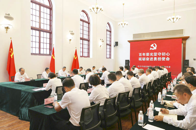 2023年7月1日，市城投集团公司党委开展“七一”主题党日运动，集团公司党委书记、董事长余新民现场教学党课。.jpg